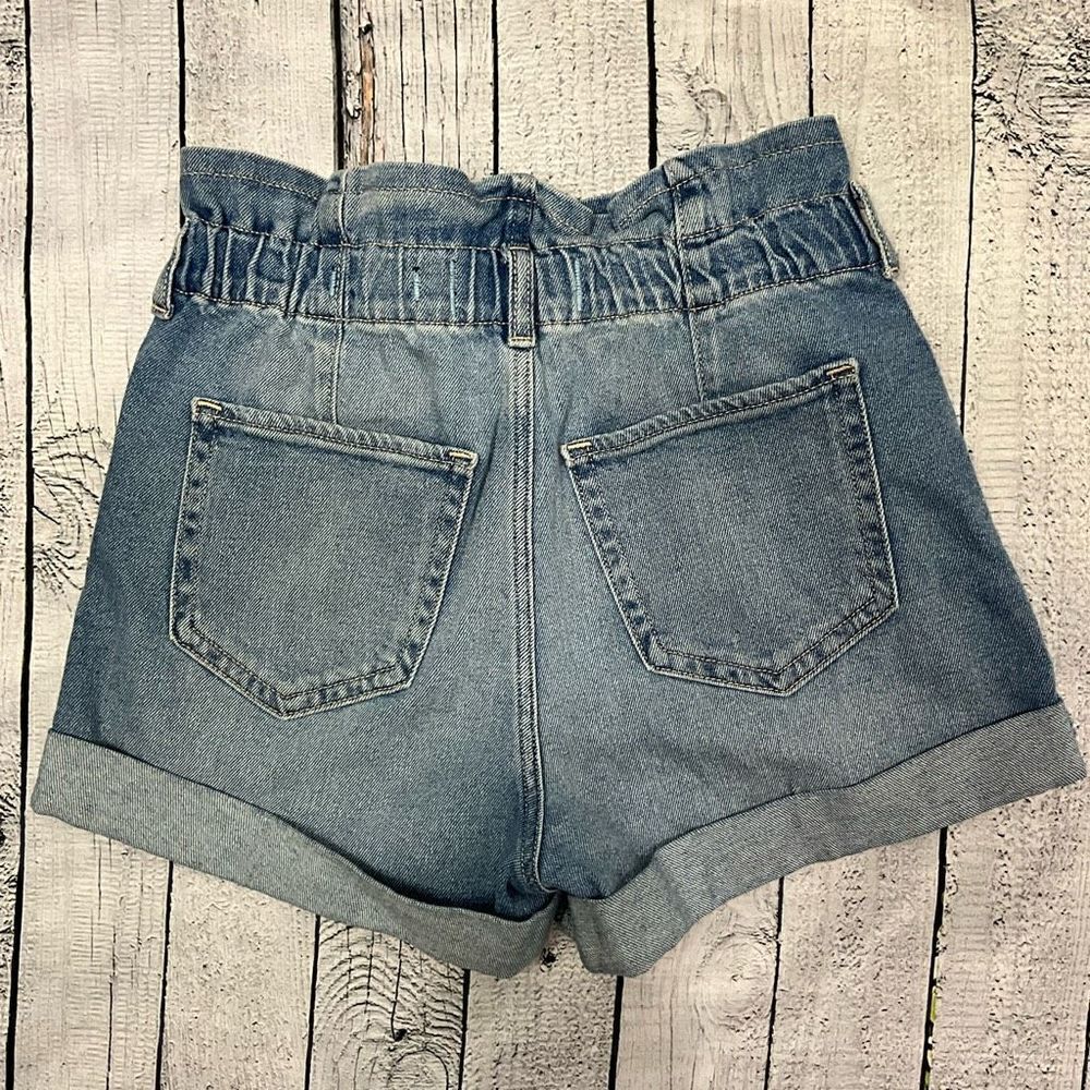 HOLLISTER Ultra High Rise Mom Shorts - Picture 2 of 4